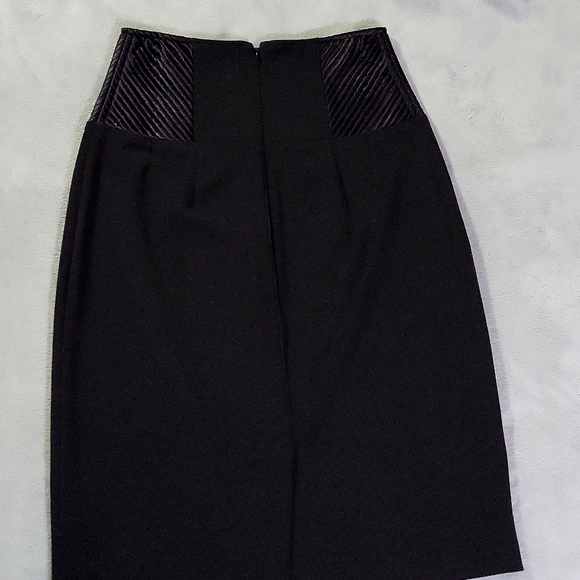Like New Moda International Pencil Skirt - Picture 3 of 11